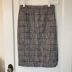 Banana Republic Size 6 Plaid Pencil Skirt.